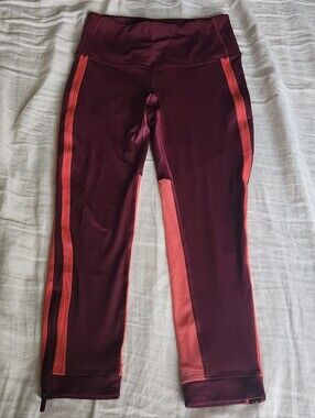 Lululemon Zip The Line Crop *23 Size 6